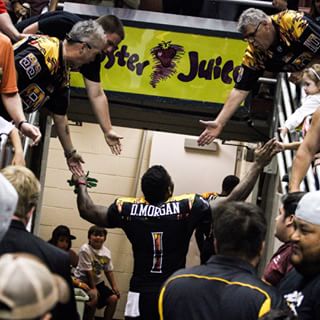 We love our #LAKISS fans. #TBT to this post-game victory celebration.
Photographer: @voorheesstudios