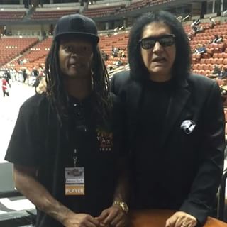 DB Terrance Smith & @genesimmons had a special message for #LAKISSFOOTBALL fans at Saturday's intrasquad scrimmage! #WEAREONE