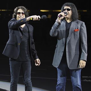 We love our #LAKISS owners!
Check out PHOTOS of @theofficialgenesimmons and @paulstanleylive at our last regular season home game on our Facebook. (via @californiarocknews)