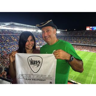 How cool is this #LAKISS fan picture from a @fcbarcelona game?? Tag us in your best fan photo!
#FanFriday