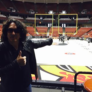 No such thing as @kissonline or #LAKISSFOOTBALL without @paulstanleylive. Great to have him in the house today! #WEAREONE